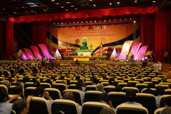 ປະທານຄະນະກຳມະການສູນກາງແນວໂຮມປະເທດຊາດຫວຽດນາມອວຍພອນພະສົງສຳມະເນນເນື່ອງໃນໂອກາດວັນບຸນວິສາຂະບຸຊາປີ2016